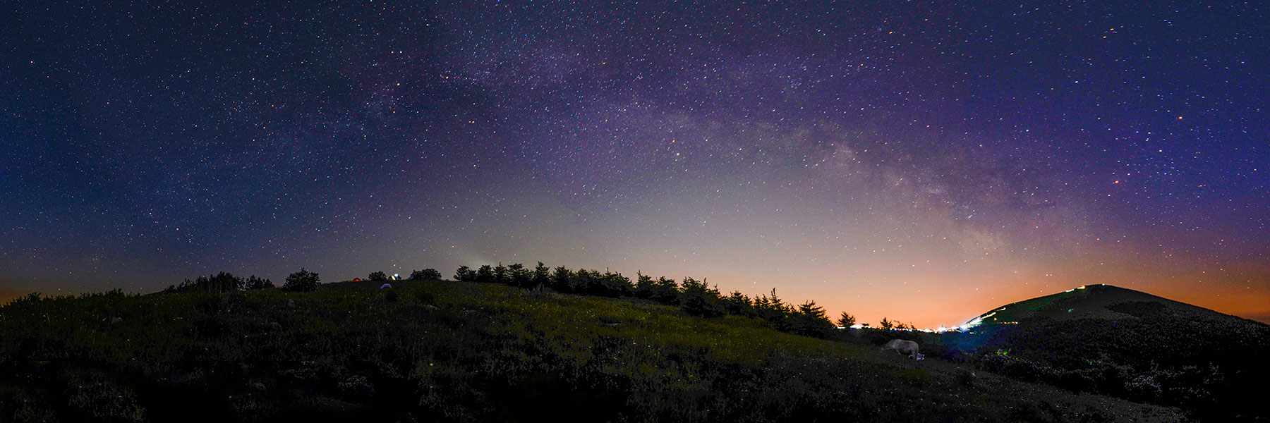 t.sinajs.cn/t6/style/images/growth/login/bg_nologin1.jpg?